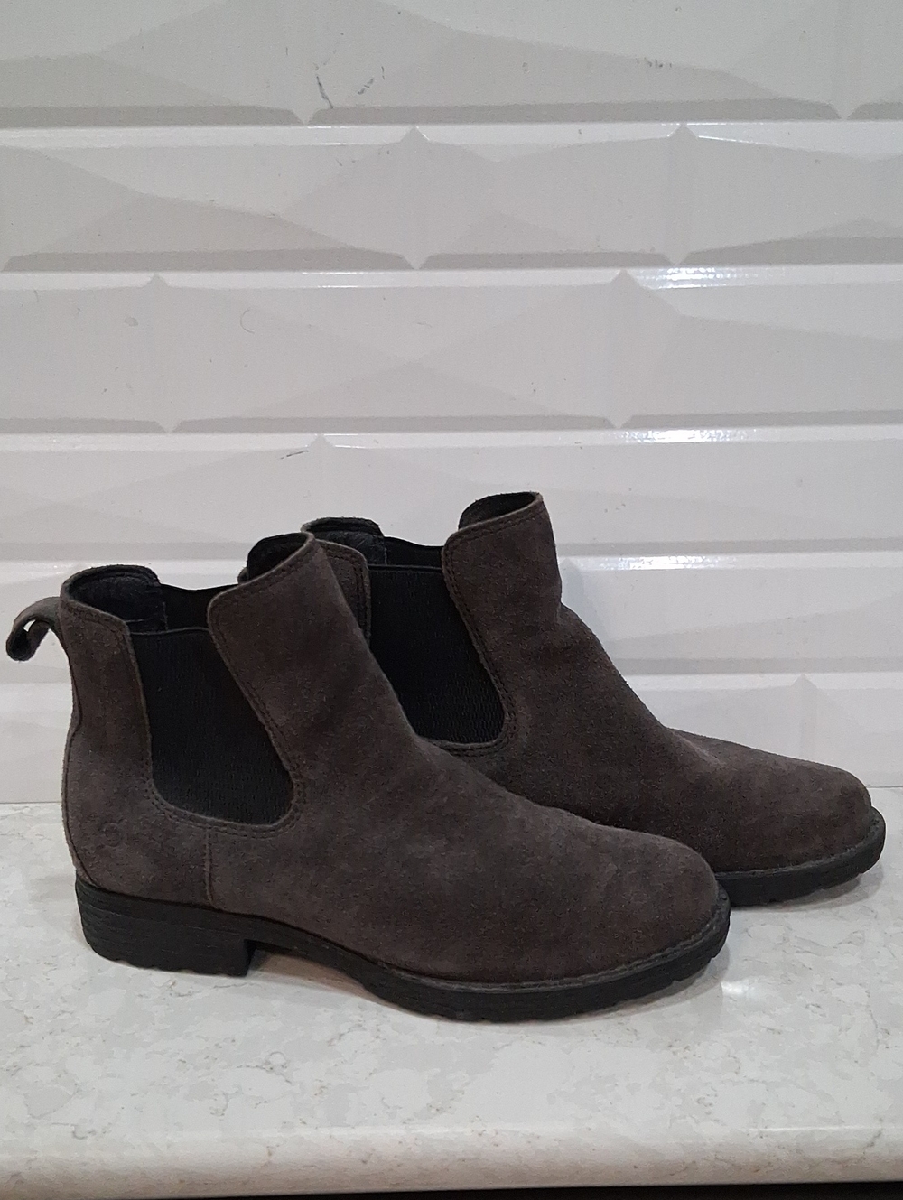 Born Cove Waterproof Chelsea Boot In Dark Grey Suede Size 10